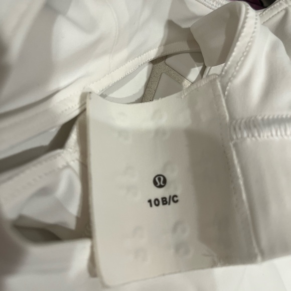 Lululemon Women’s athletic bra size 10 BC - Picture 7 of 7